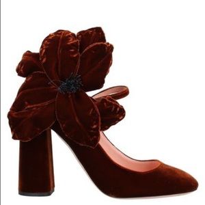 Rochas Velvet Pumps with a flower 🌸